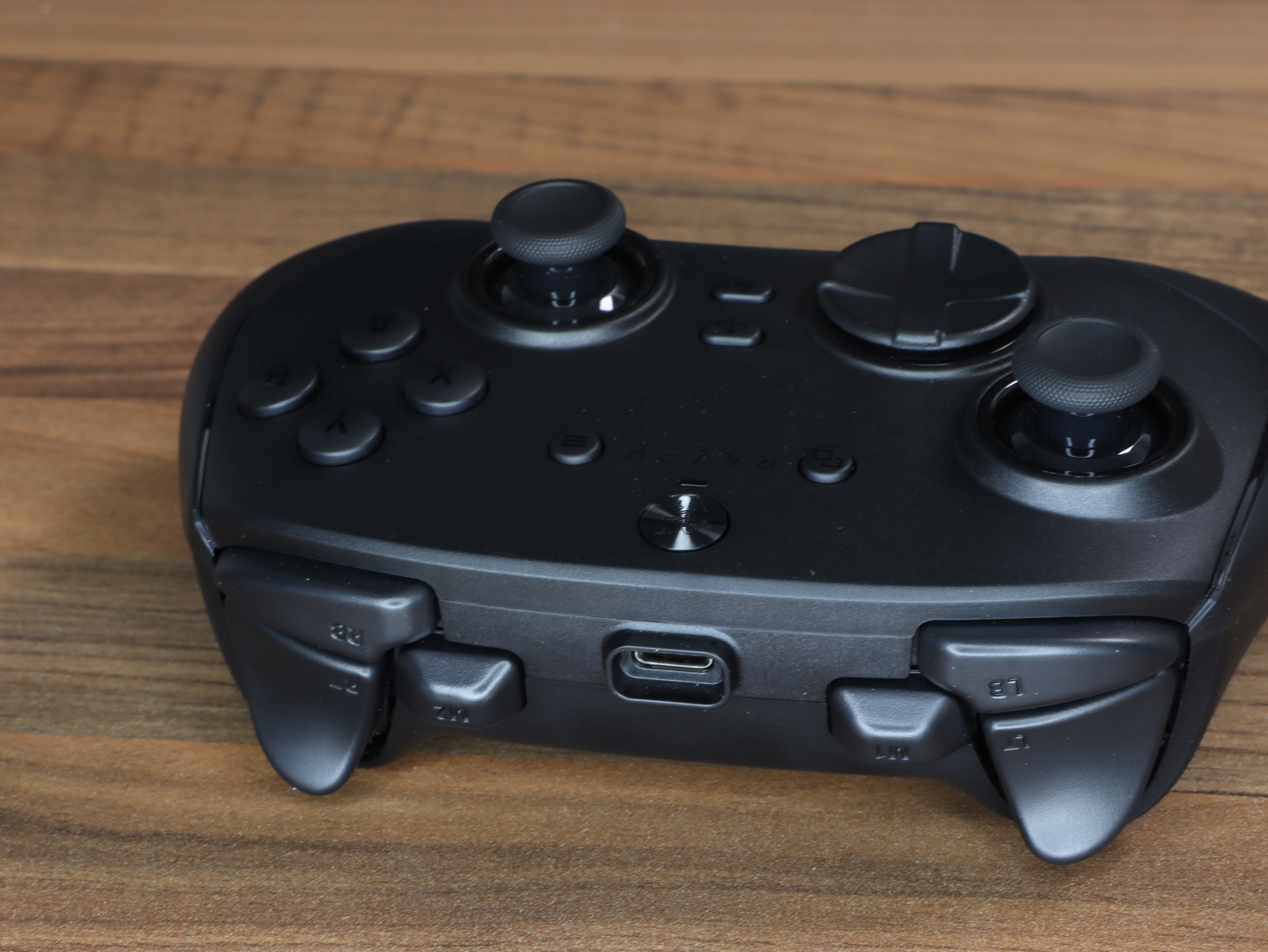 Razer Wolverine V3 Tournament Edition 8K PC swappable Controller Mecha tactile TMR Hypertriggers USB-C.JPG